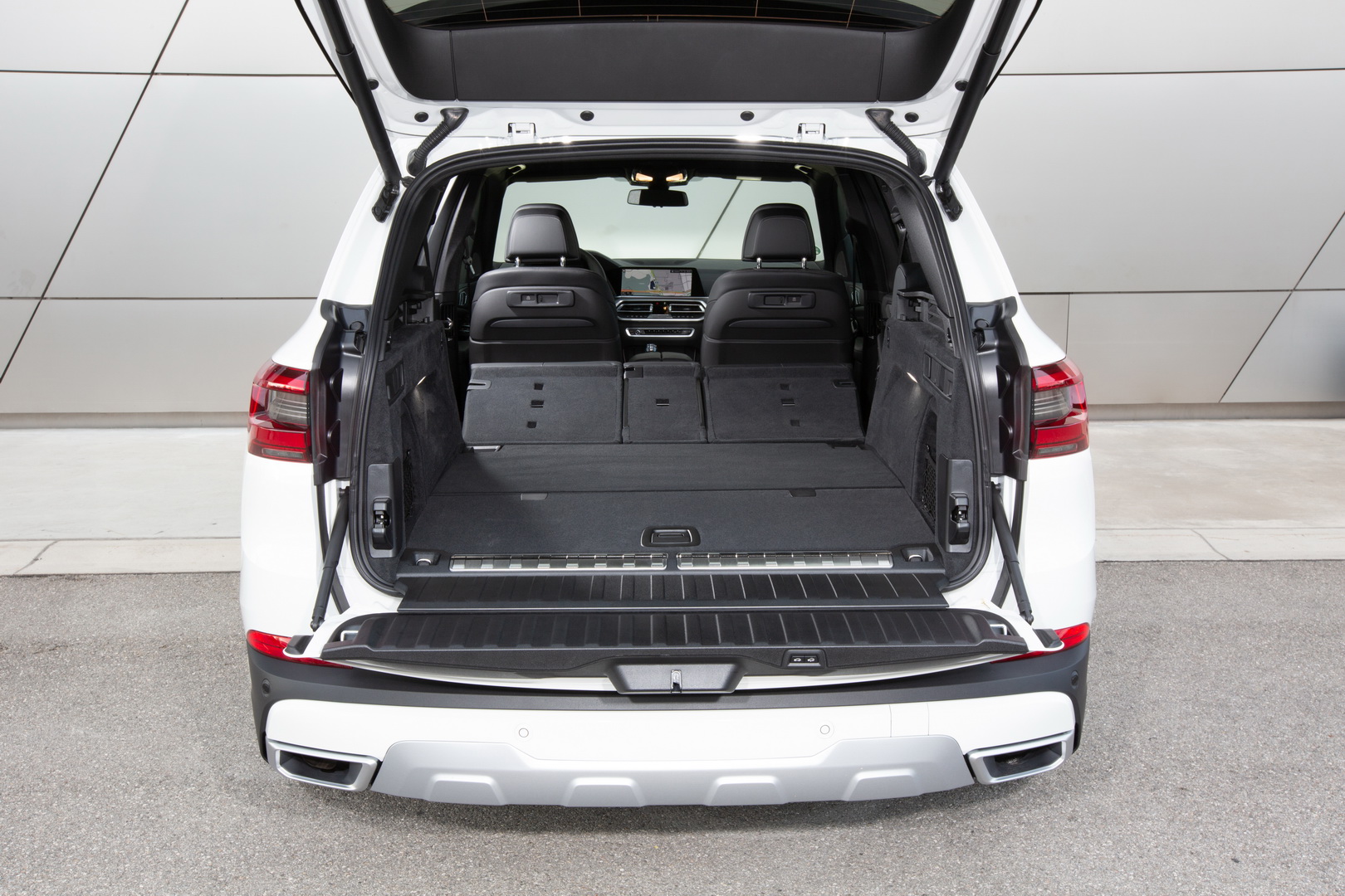 Are 102 Images Enough To Make You Want The BMW X5 xDrive45e?