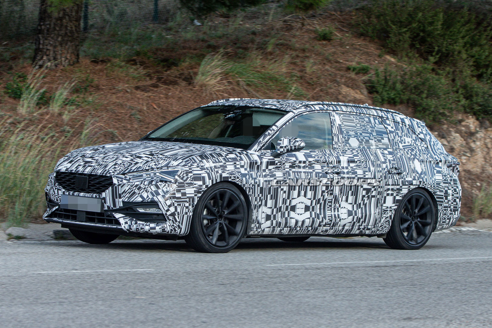 2020 Seat Leon ST Drops Plastic Cladding, Hides Fake Exhaust