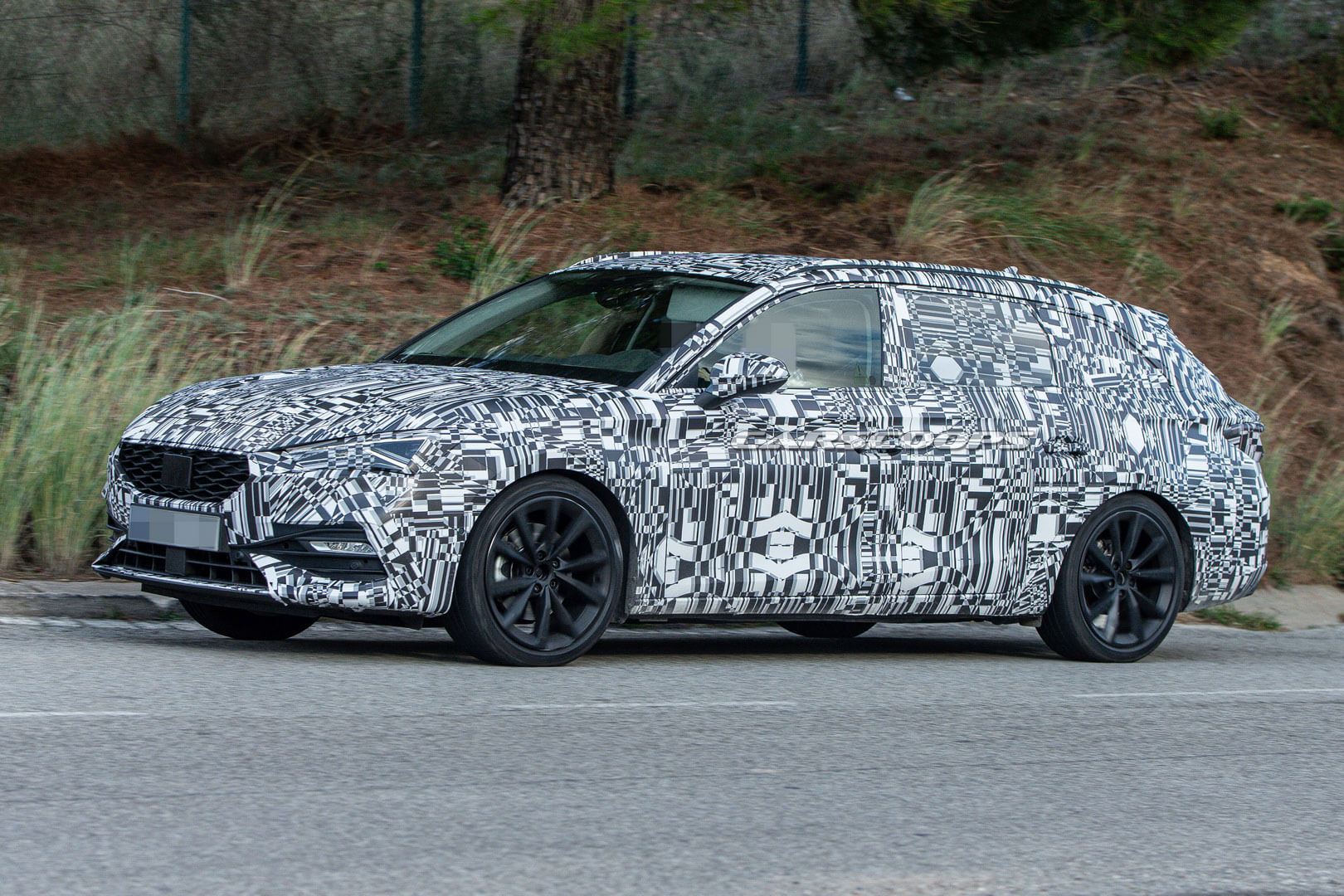 2020 Seat Leon ST Drops Plastic Cladding, Hides Fake Exhaust