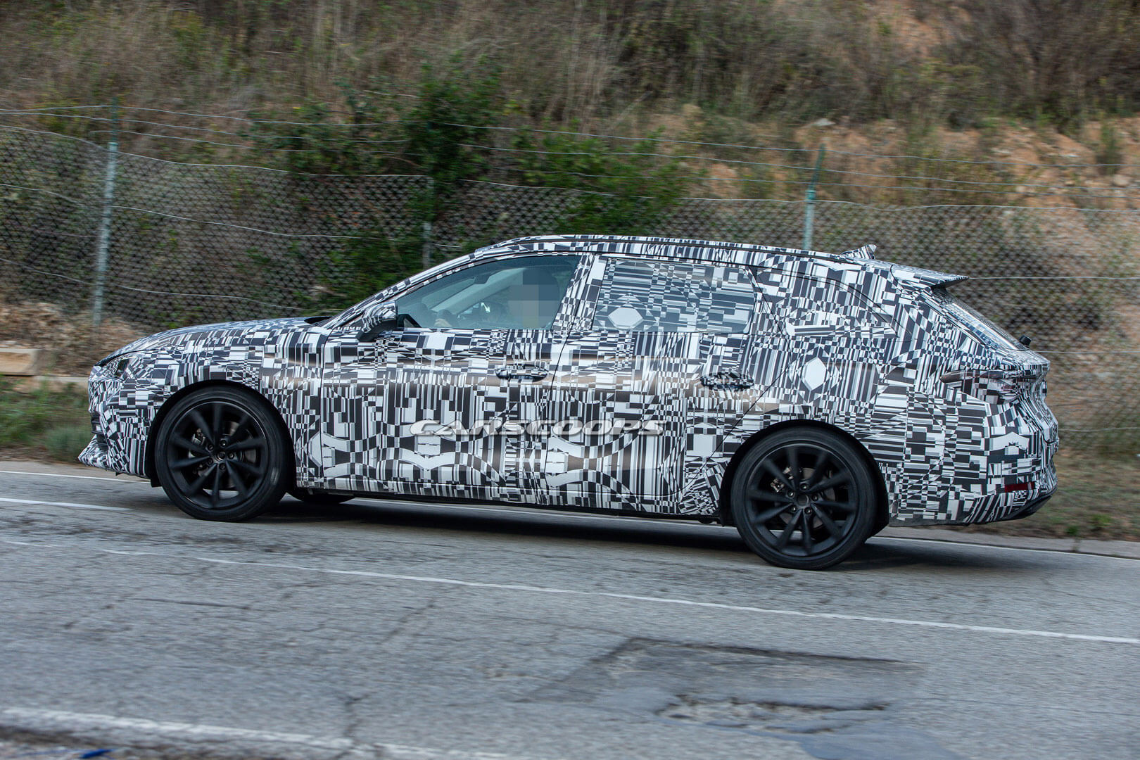 2020 Seat Leon ST Drops Plastic Cladding, Hides Fake Exhaust