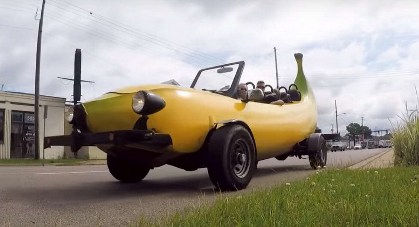 Big Banana Car Gets Stopped By Cop, Driver Gets 20 Tip Instead Of