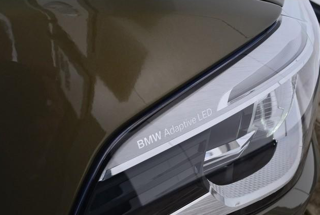 BMW Individual’s Brass Metallic Looks Classy On 5-Series Touring