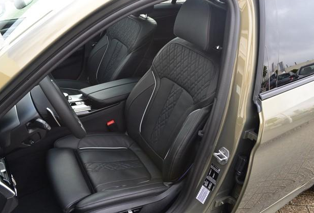 BMW Individual’s Brass Metallic Looks Classy On 5-Series Touring