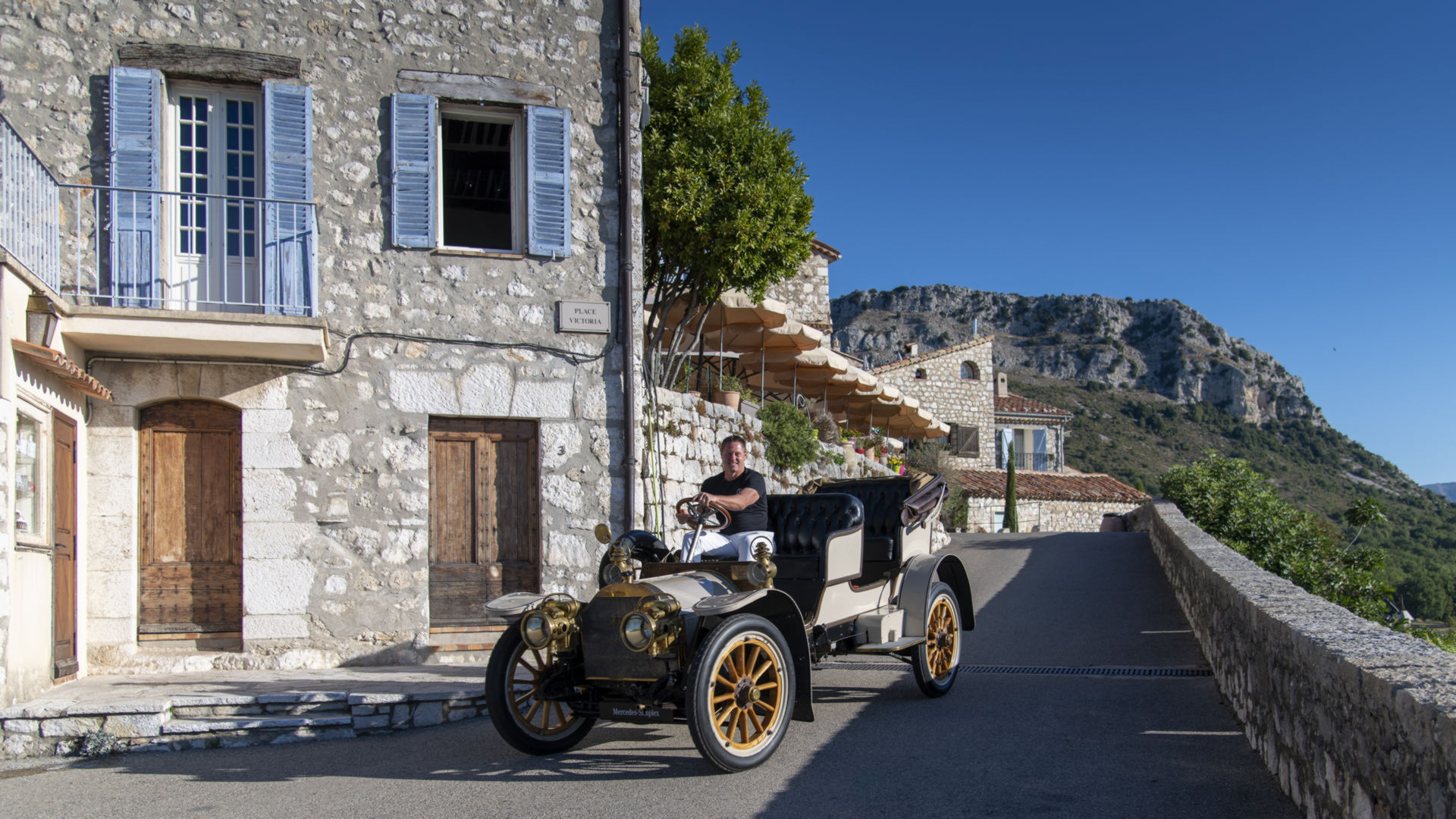 Vision Mercedes Simplex Brings Its Sci-Fi Hot Rod Looks To LA