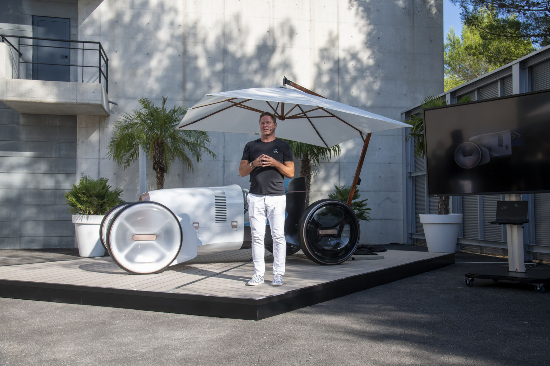 Vision Mercedes Simplex Brings Its Sci-Fi Hot Rod Looks To LA