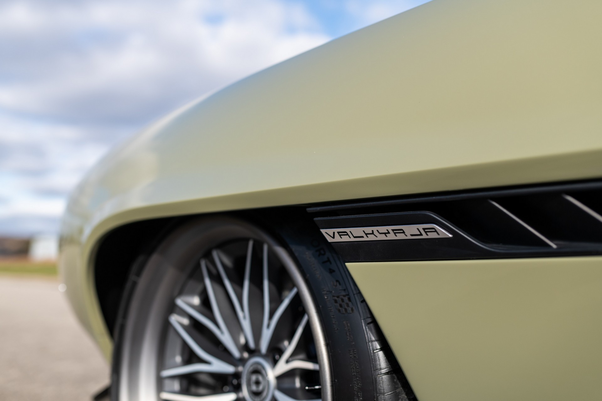 Ringbrothers’ Latest Retromod Is An Awesome 890 HP Camaro Named Valkyrja