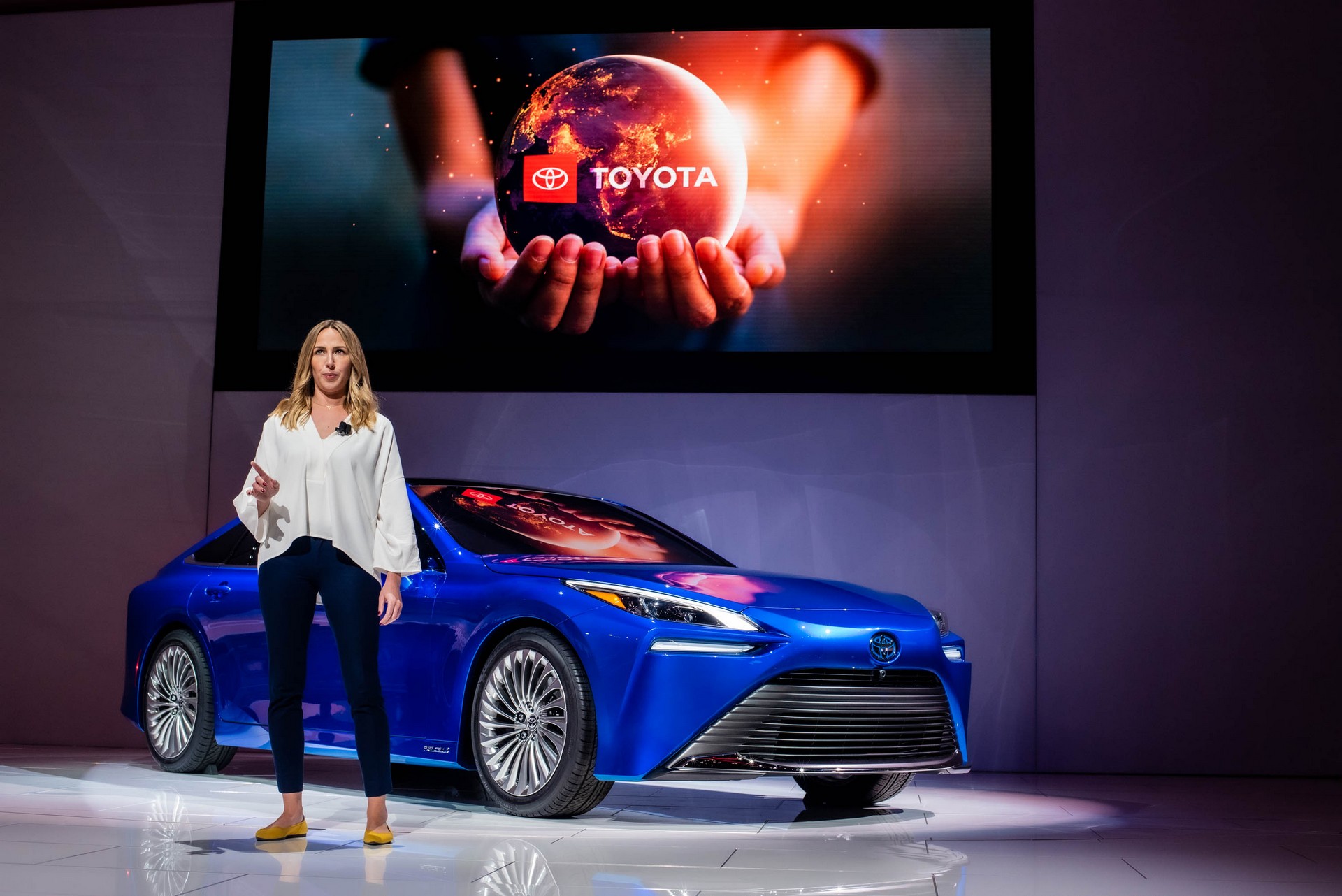 Striking 2021 Toyota Mirai Wants You To Completely Forget About Its Fugly Past