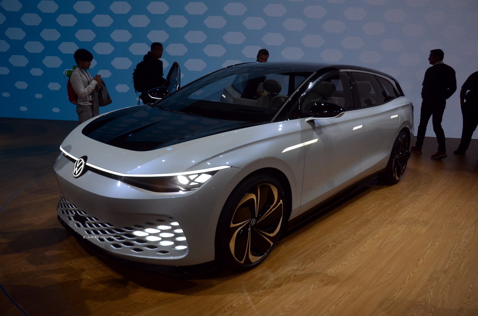 VW ID. Space Vizzion Concept Is An Electric GT Estate That’s Heading Our Way