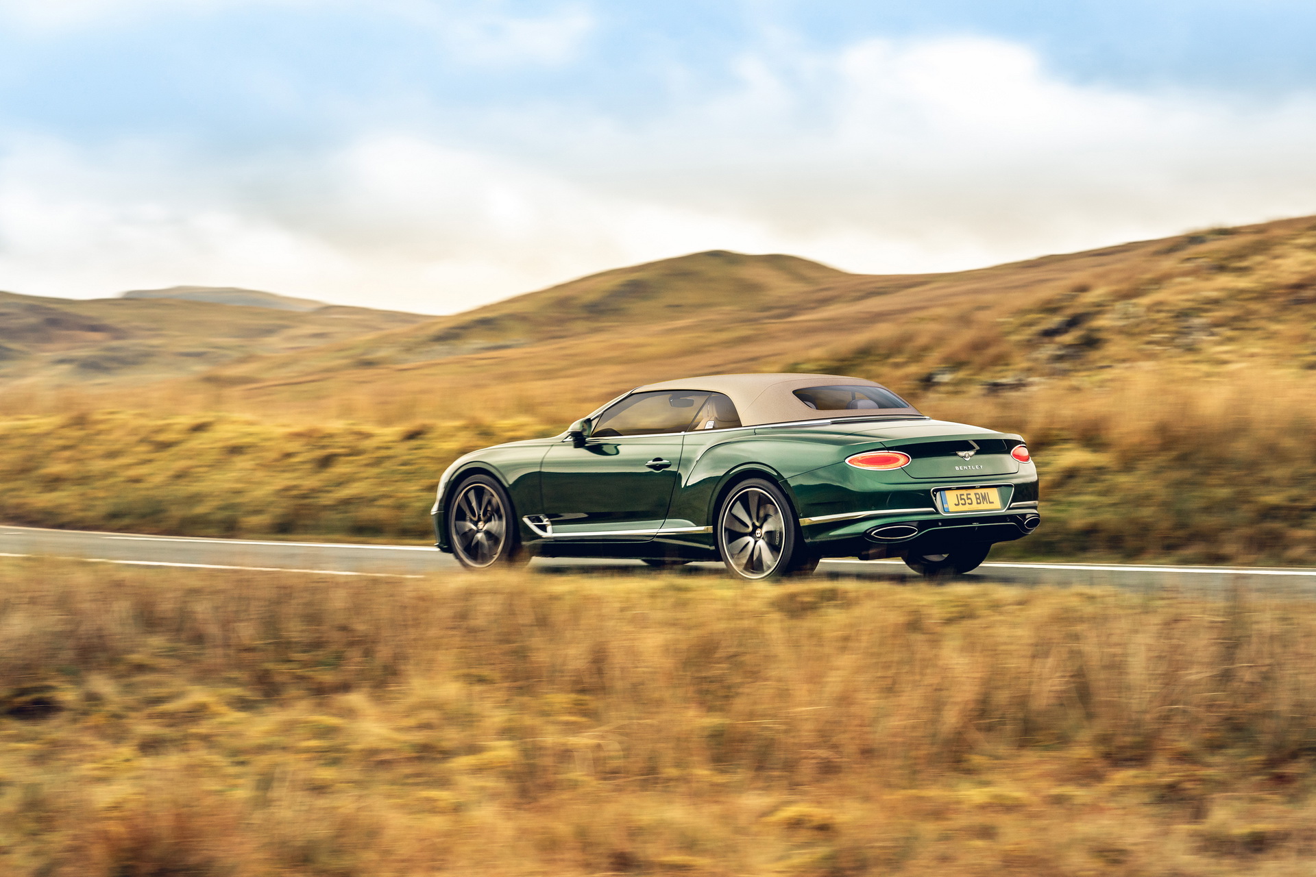 Bentley Details Continental GTC’s Tweed Effect Fabric Roof