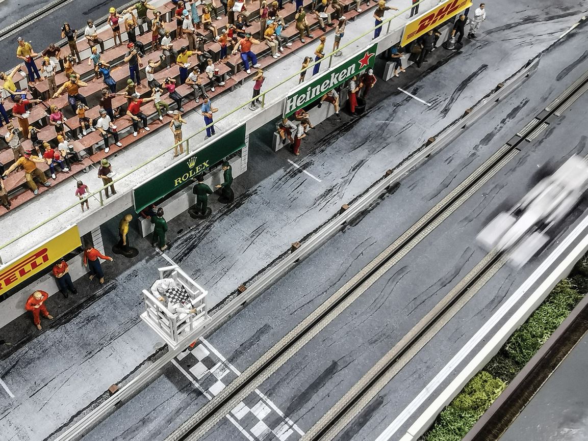 Admit It, This Massive 1:32 Scale F1 Slot Car Race Track Is What You Want For Christmas