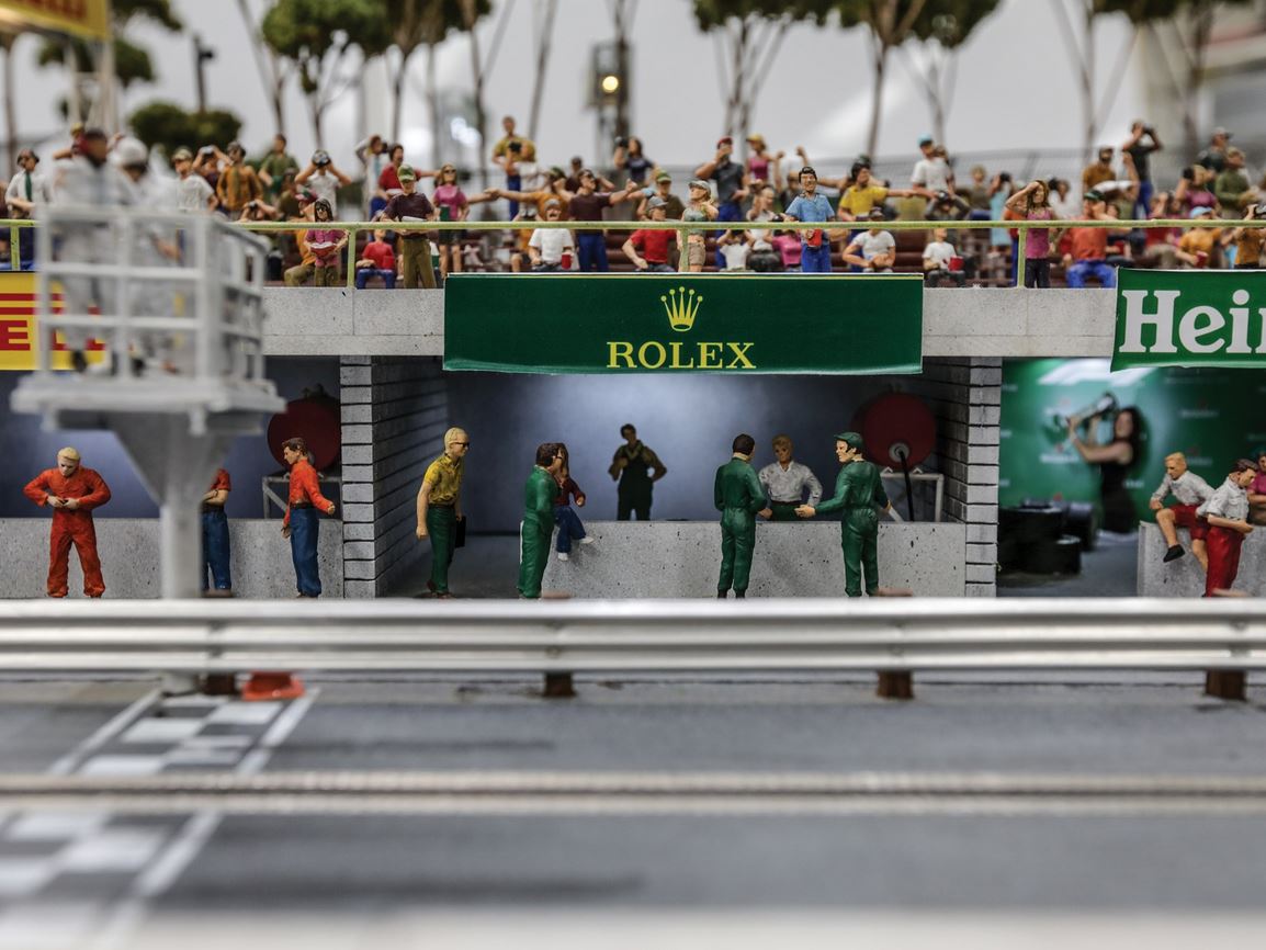 Admit It, This Massive 1:32 Scale F1 Slot Car Race Track Is What You Want For Christmas