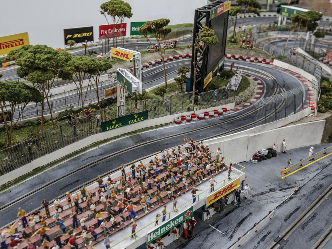 Admit It, This Massive 1:32 Scale F1 Slot Car Race Track Is What You Want For Christmas