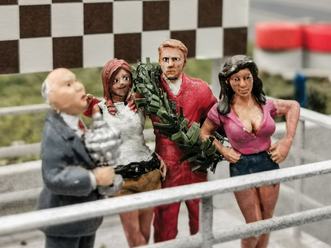 Admit It, This Massive 1:32 Scale F1 Slot Car Race Track Is What You Want For Christmas