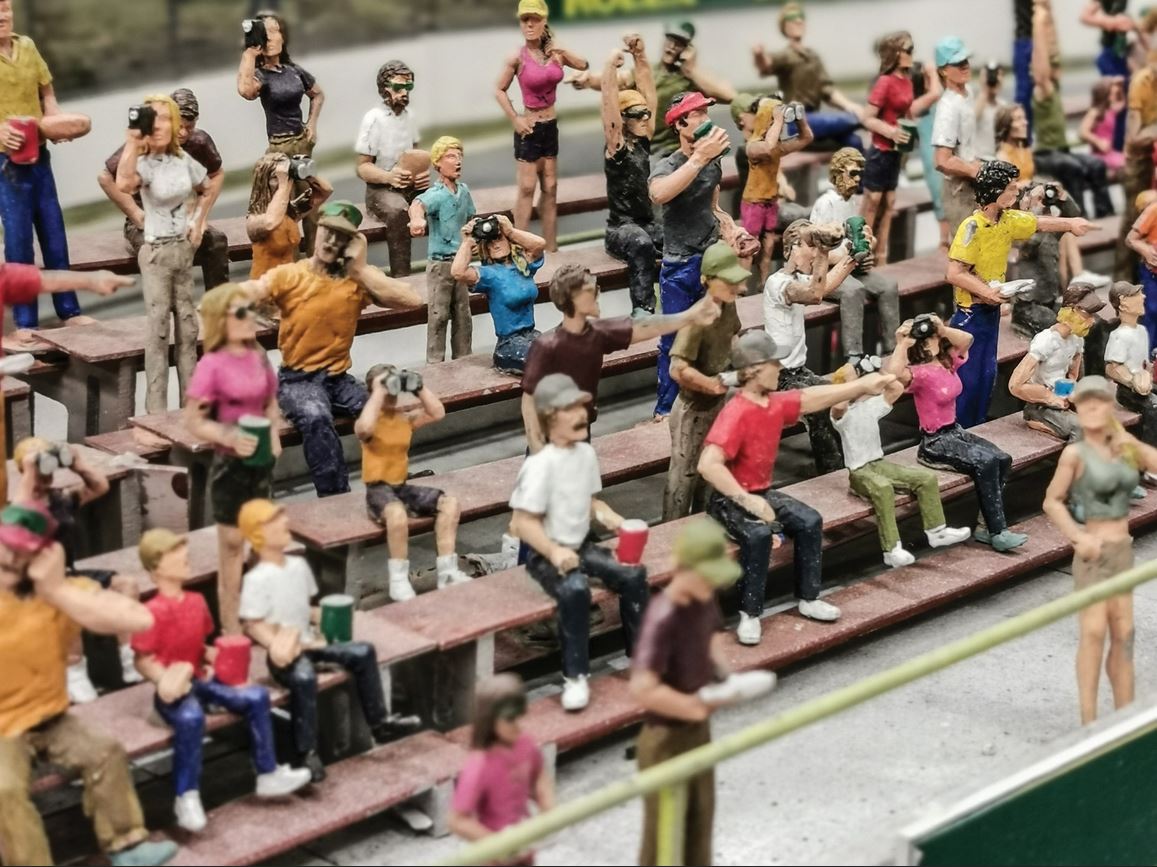 Admit It, This Massive 1:32 Scale F1 Slot Car Race Track Is What You Want For Christmas