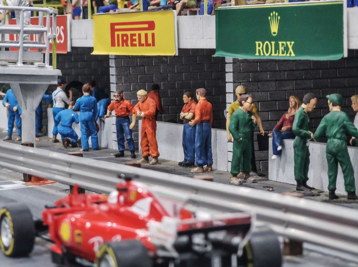 Admit It, This Massive 1:32 Scale F1 Slot Car Race Track Is What You Want For Christmas