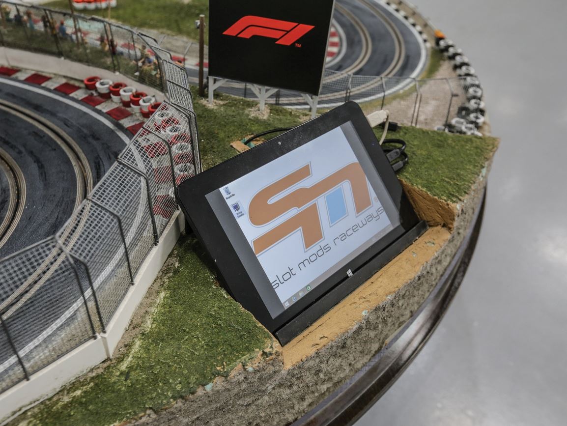 Admit It, This Massive 1:32 Scale F1 Slot Car Race Track Is What You Want For Christmas