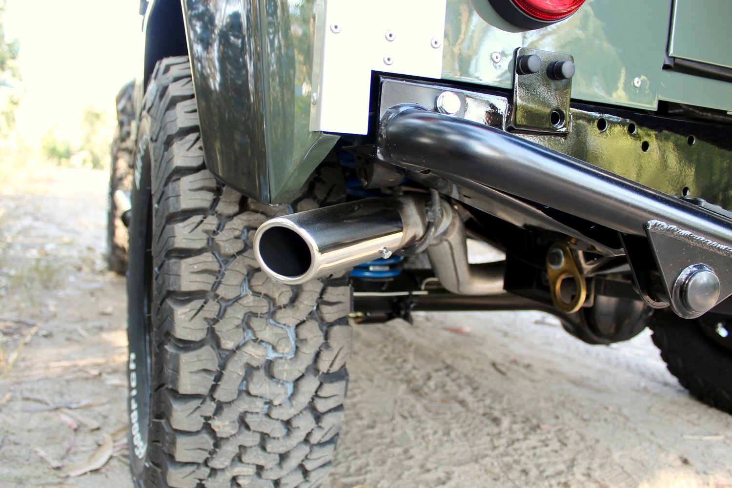 Land Rover Defender “Surf Edition” Will Make You Wish It Was Summer In The Northern Hemisphere