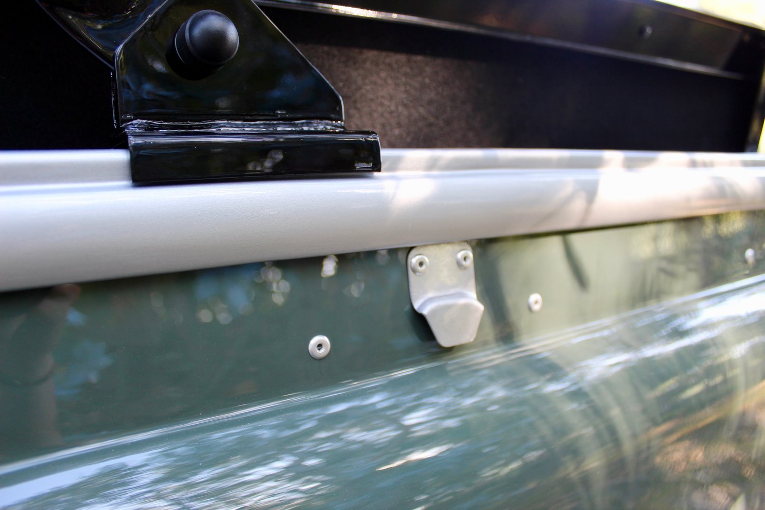 Land Rover Defender “Surf Edition” Will Make You Wish It Was Summer In The Northern Hemisphere