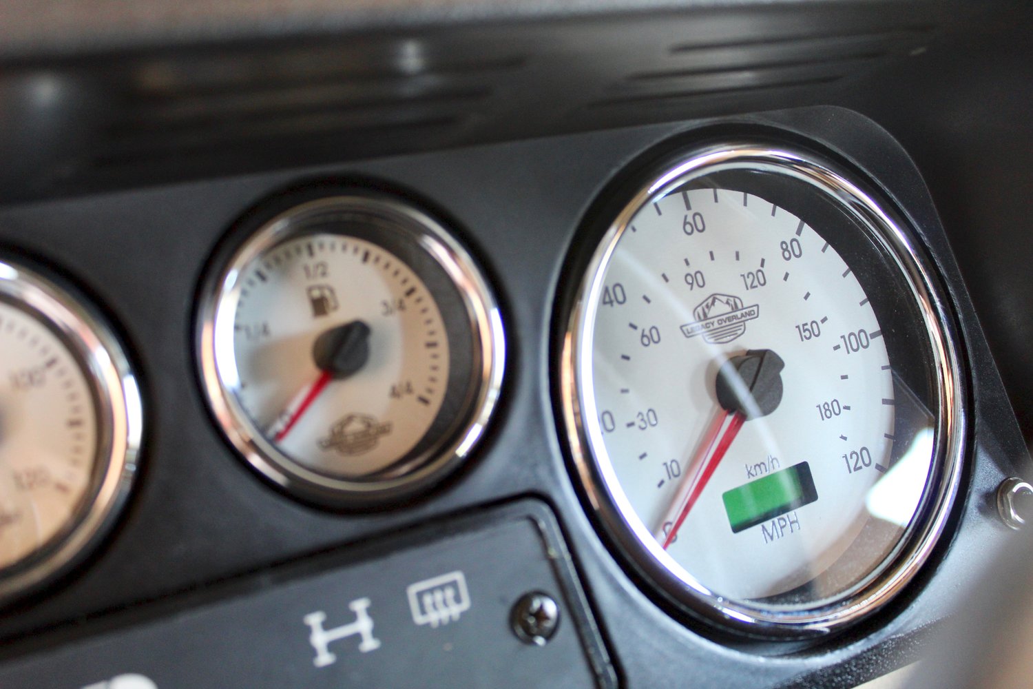 Land Rover Defender “Surf Edition” Will Make You Wish It Was Summer In The Northern Hemisphere