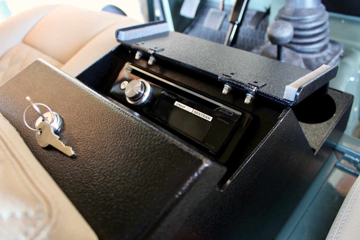 Land Rover Defender “Surf Edition” Will Make You Wish It Was Summer In The Northern Hemisphere