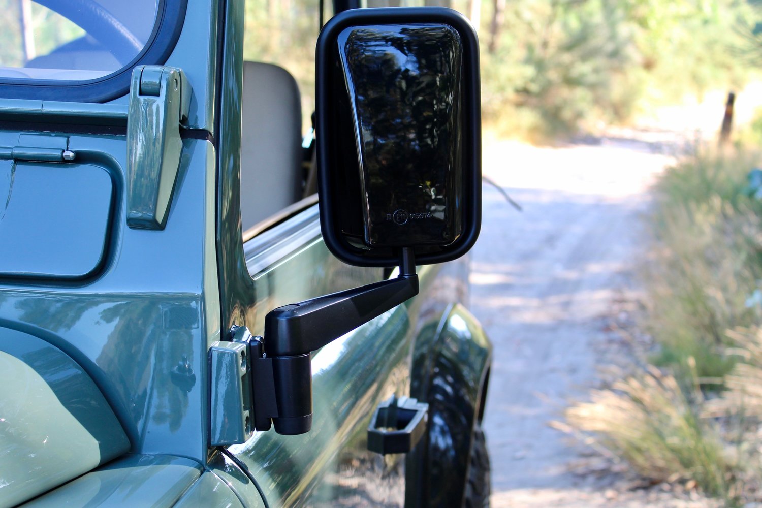 Land Rover Defender “Surf Edition” Will Make You Wish It Was Summer In The Northern Hemisphere