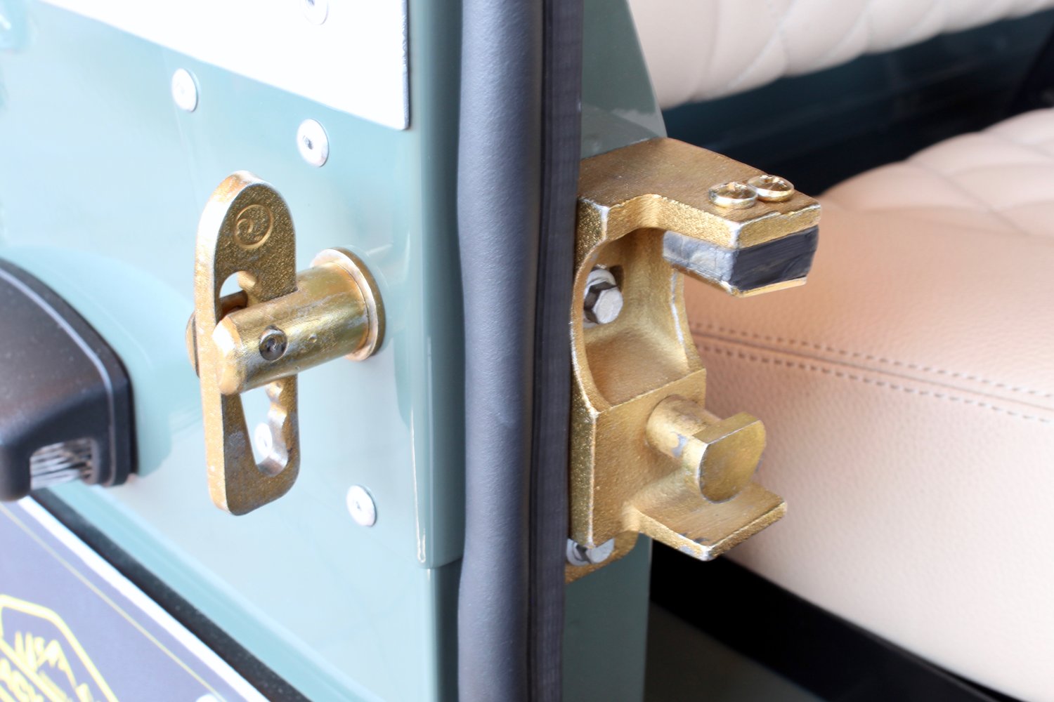 Land Rover Defender “Surf Edition” Will Make You Wish It Was Summer In The Northern Hemisphere