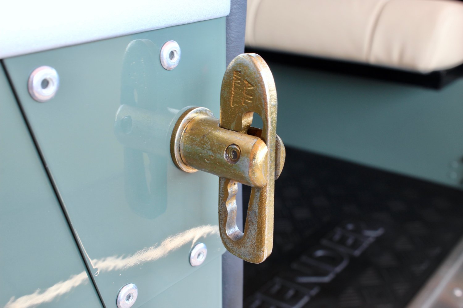 Land Rover Defender “Surf Edition” Will Make You Wish It Was Summer In The Northern Hemisphere