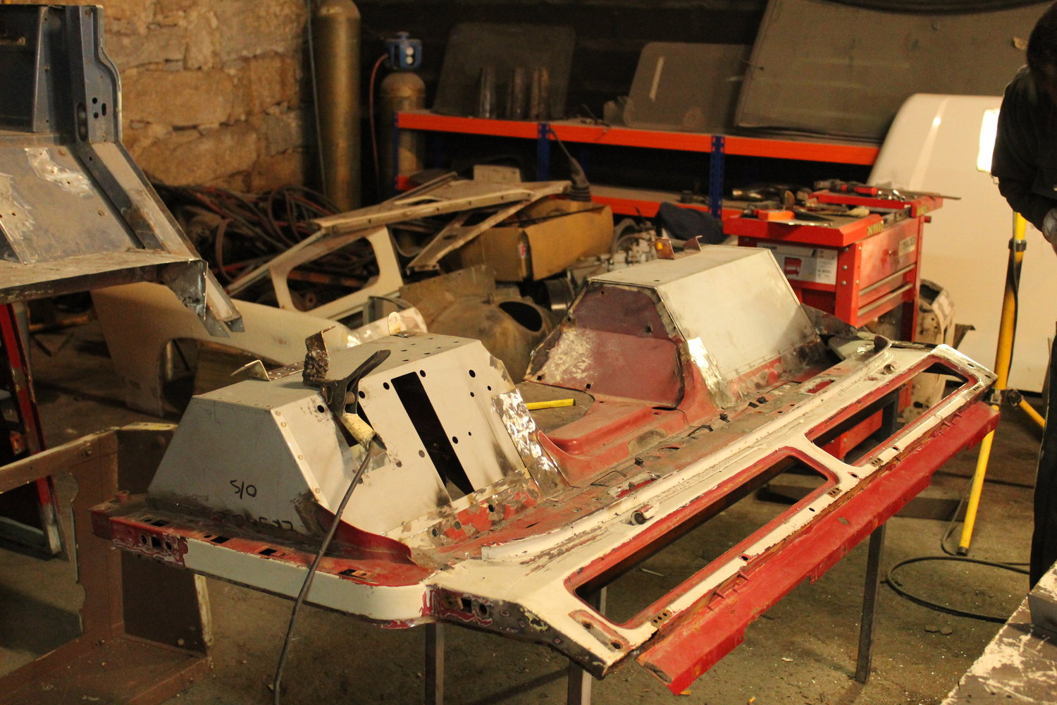 Land Rover Defender “Surf Edition” Will Make You Wish It Was Summer In The Northern Hemisphere