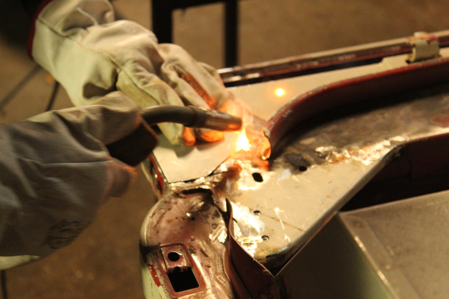 Land Rover Defender “Surf Edition” Will Make You Wish It Was Summer In The Northern Hemisphere