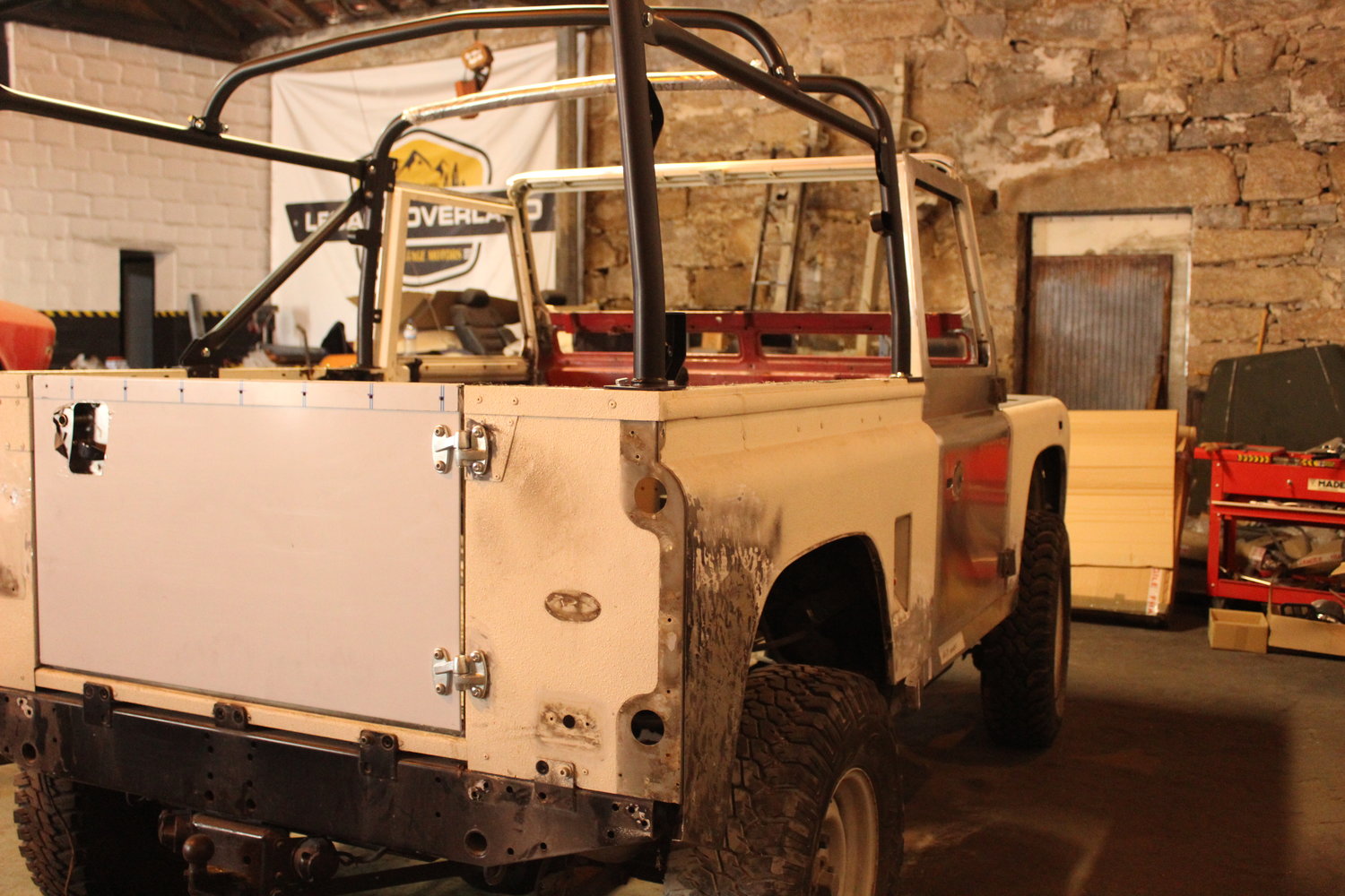 Land Rover Defender “Surf Edition” Will Make You Wish It Was Summer In The Northern Hemisphere