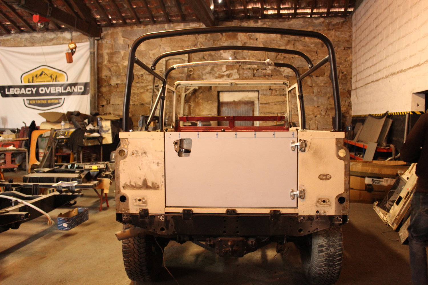 Land Rover Defender “Surf Edition” Will Make You Wish It Was Summer In The Northern Hemisphere