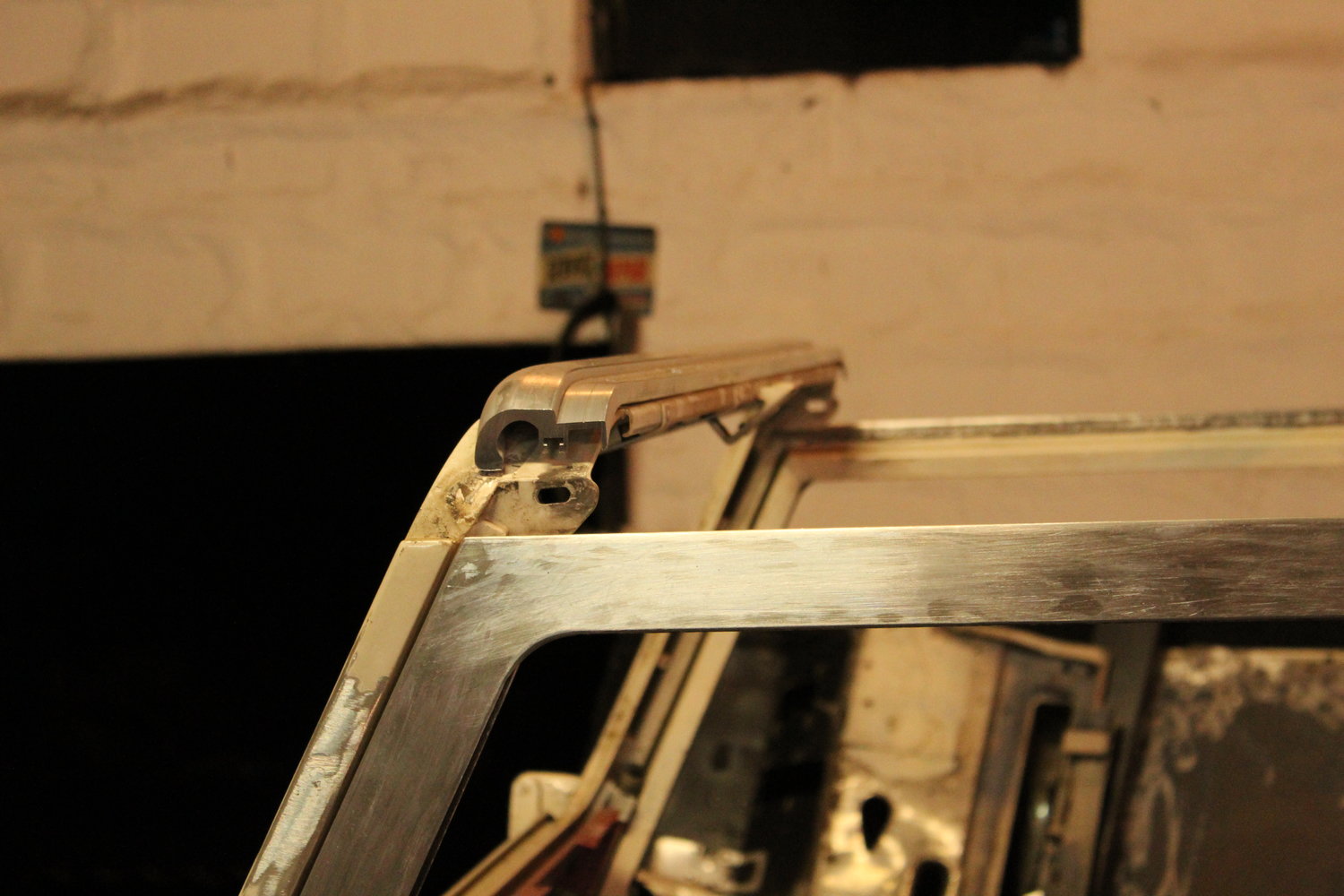 Land Rover Defender “Surf Edition” Will Make You Wish It Was Summer In The Northern Hemisphere