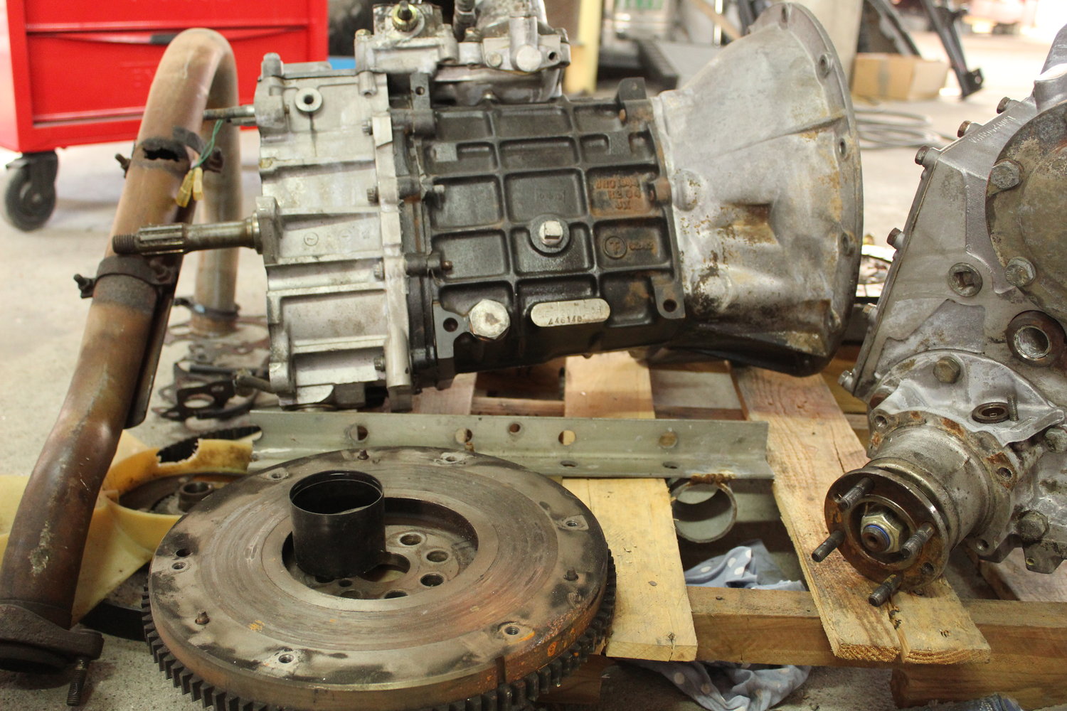 Land Rover Defender “Surf Edition” Will Make You Wish It Was Summer In The Northern Hemisphere