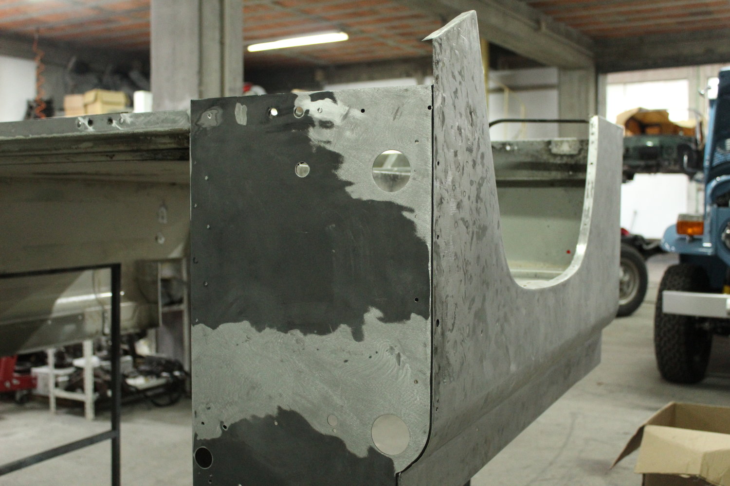 Land Rover Defender “Surf Edition” Will Make You Wish It Was Summer In The Northern Hemisphere