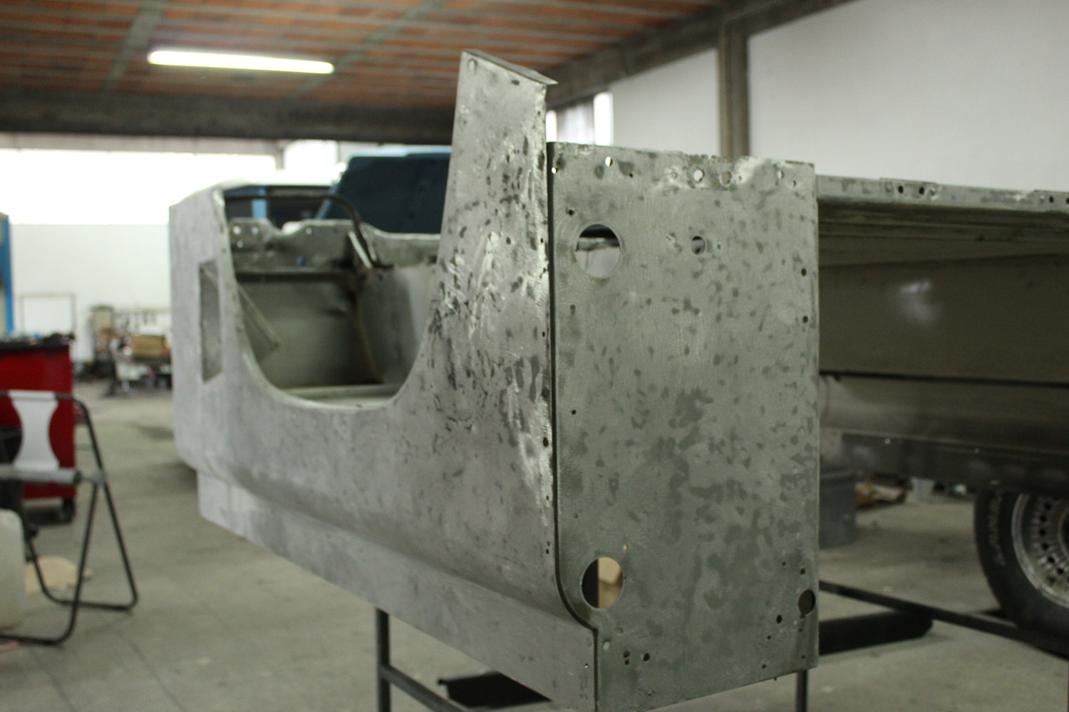 Land Rover Defender “Surf Edition” Will Make You Wish It Was Summer In The Northern Hemisphere