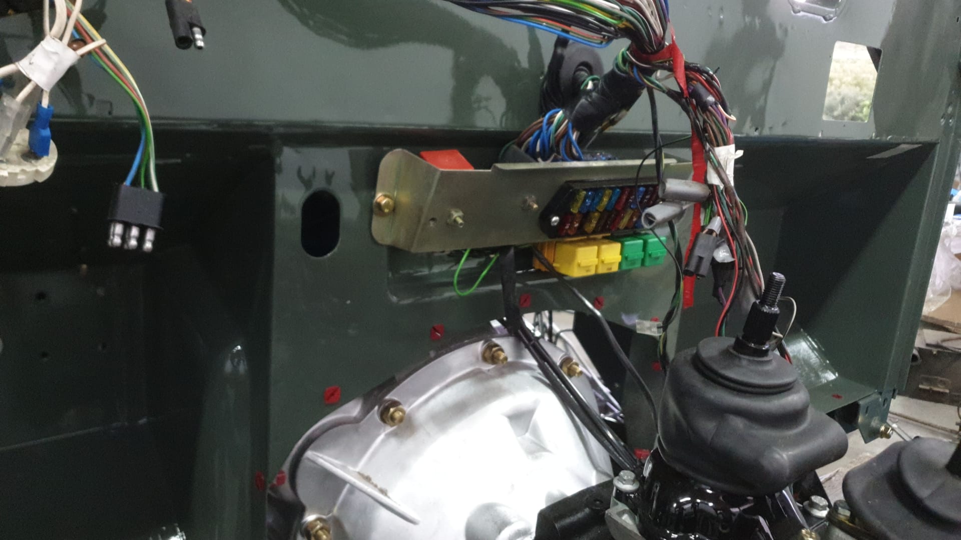 Land Rover Defender “Surf Edition” Will Make You Wish It Was Summer In The Northern Hemisphere