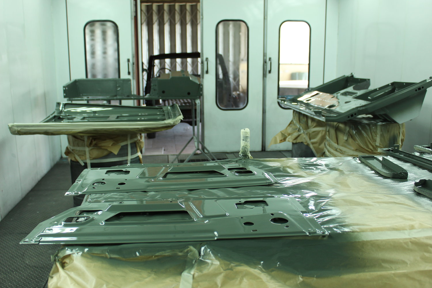 Land Rover Defender “Surf Edition” Will Make You Wish It Was Summer In The Northern Hemisphere