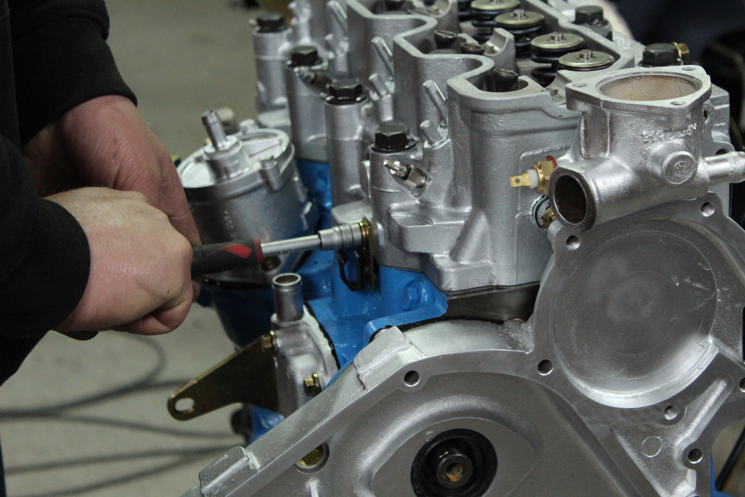 Land Rover Defender “Surf Edition” Will Make You Wish It Was Summer In The Northern Hemisphere