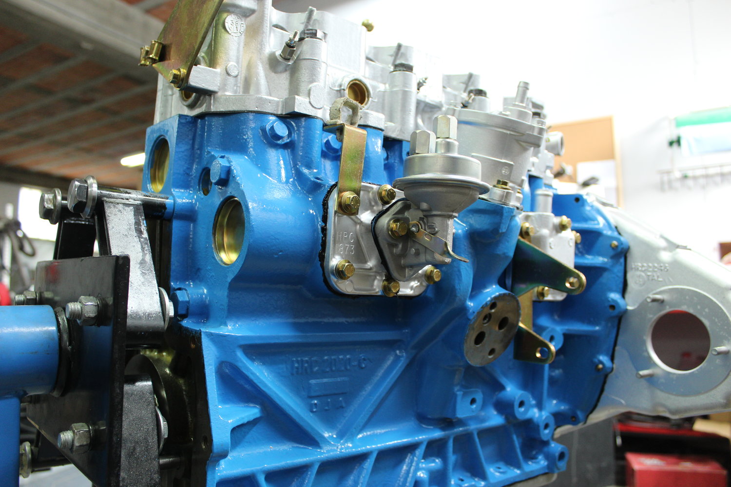 Land Rover Defender “Surf Edition” Will Make You Wish It Was Summer In The Northern Hemisphere