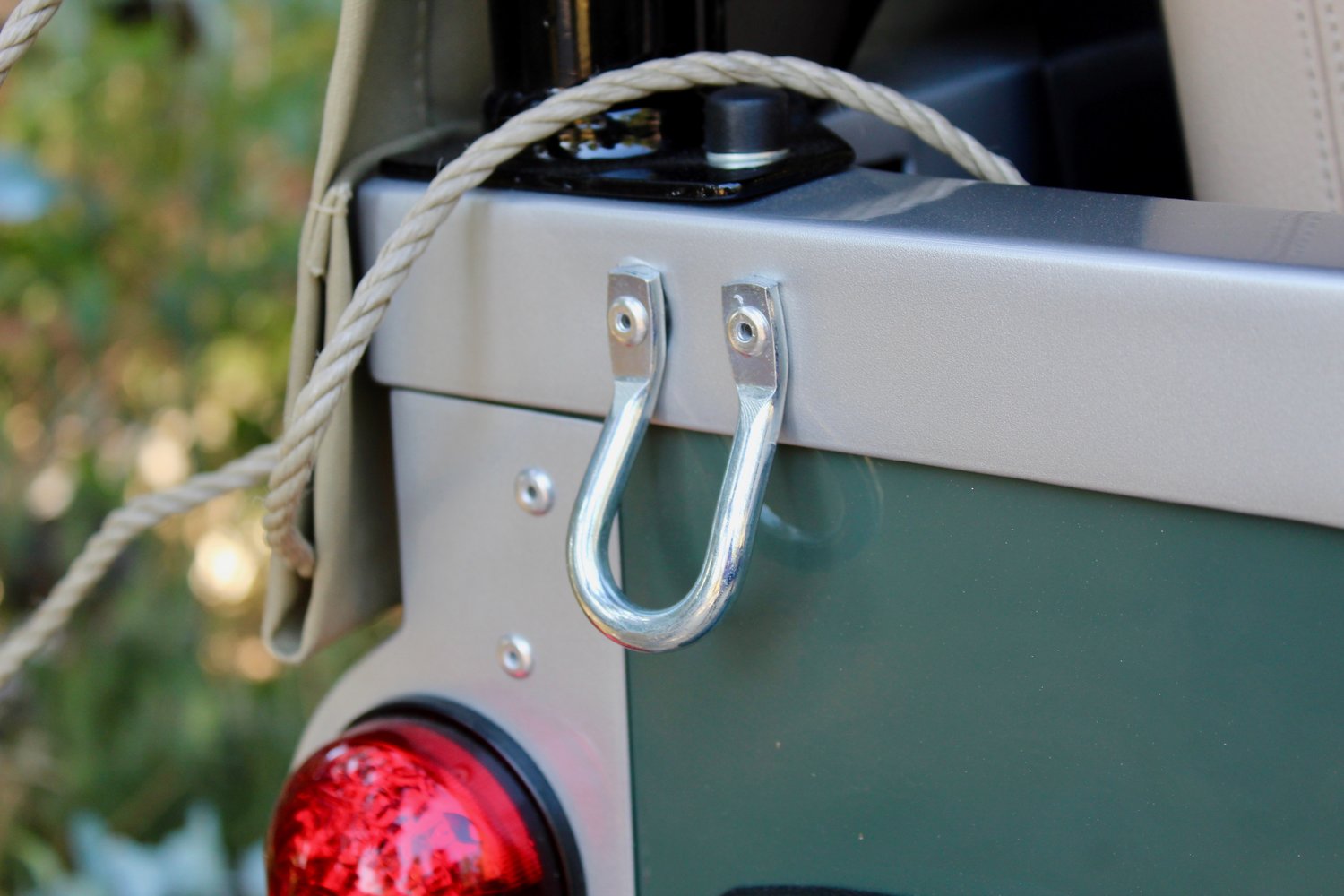 Land Rover Defender “Surf Edition” Will Make You Wish It Was Summer In The Northern Hemisphere