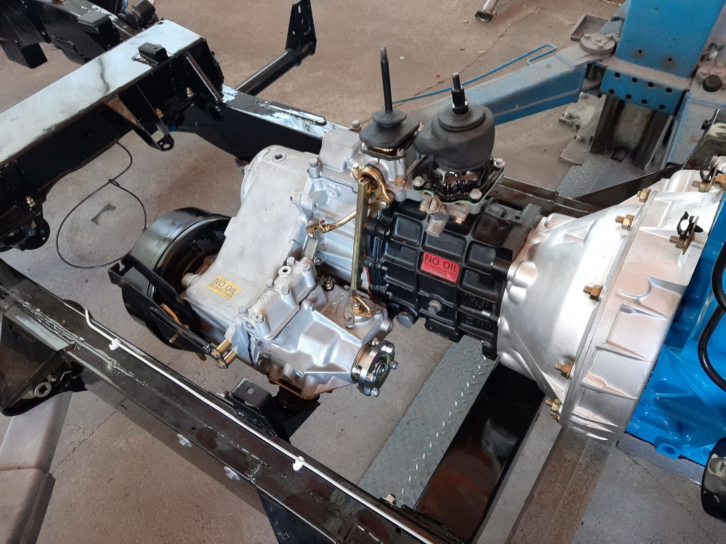 Land Rover Defender “Surf Edition” Will Make You Wish It Was Summer In The Northern Hemisphere