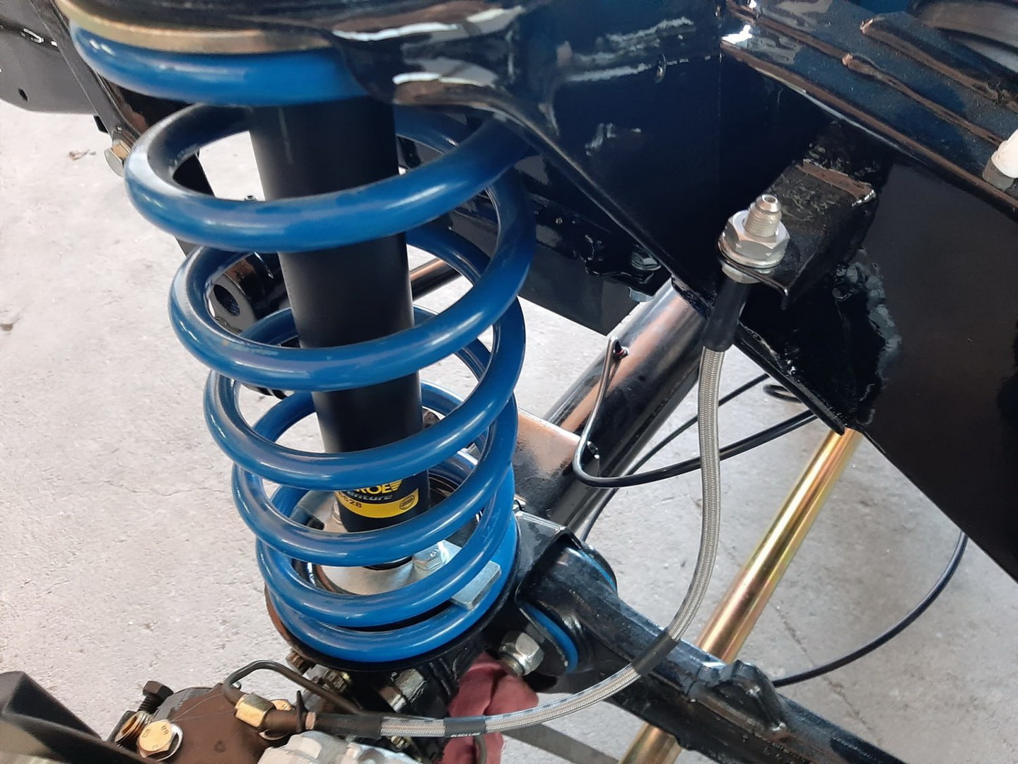 Land Rover Defender “Surf Edition” Will Make You Wish It Was Summer In The Northern Hemisphere