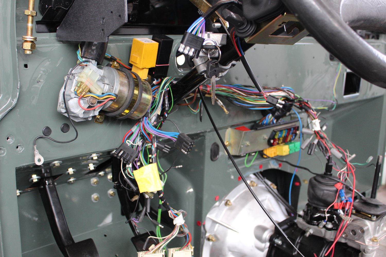 Land Rover Defender “Surf Edition” Will Make You Wish It Was Summer In The Northern Hemisphere