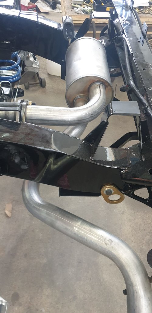 Land Rover Defender “Surf Edition” Will Make You Wish It Was Summer In The Northern Hemisphere