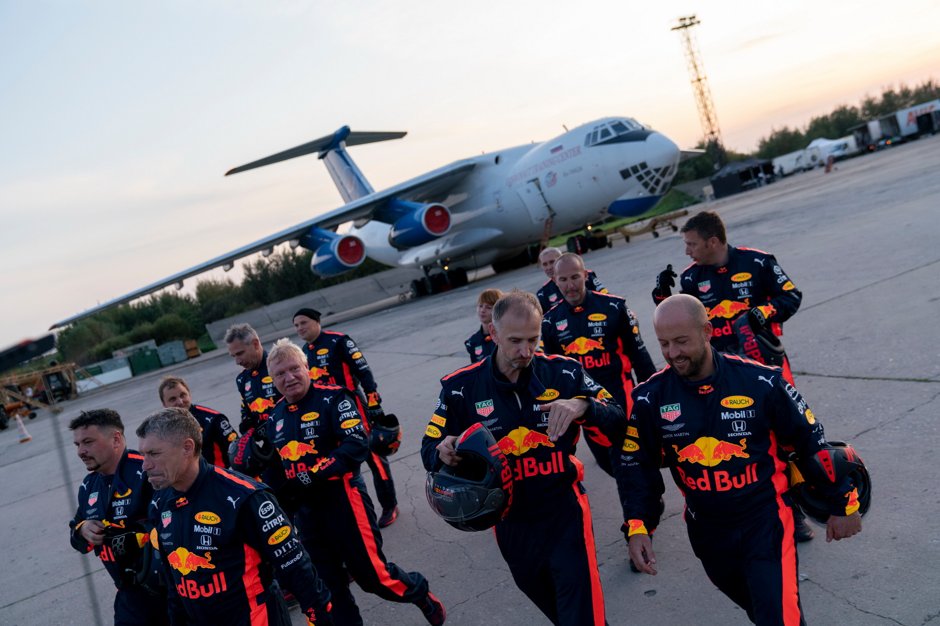 Red Bull Racing Got Bored, So They Performed A Zero Gravity Pit Stop