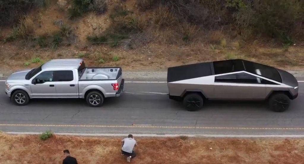  Tesla Cybertruck And Ford F-150 Play Tug Of War, Looks Like An Uneven Match