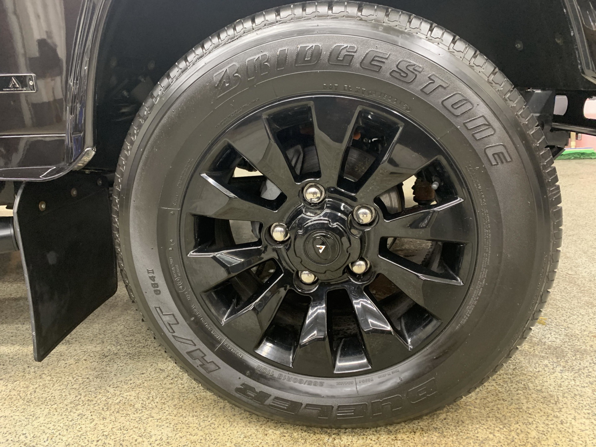 This 1988 Modded Land Rover Defender Is Ruggedness At Its Best