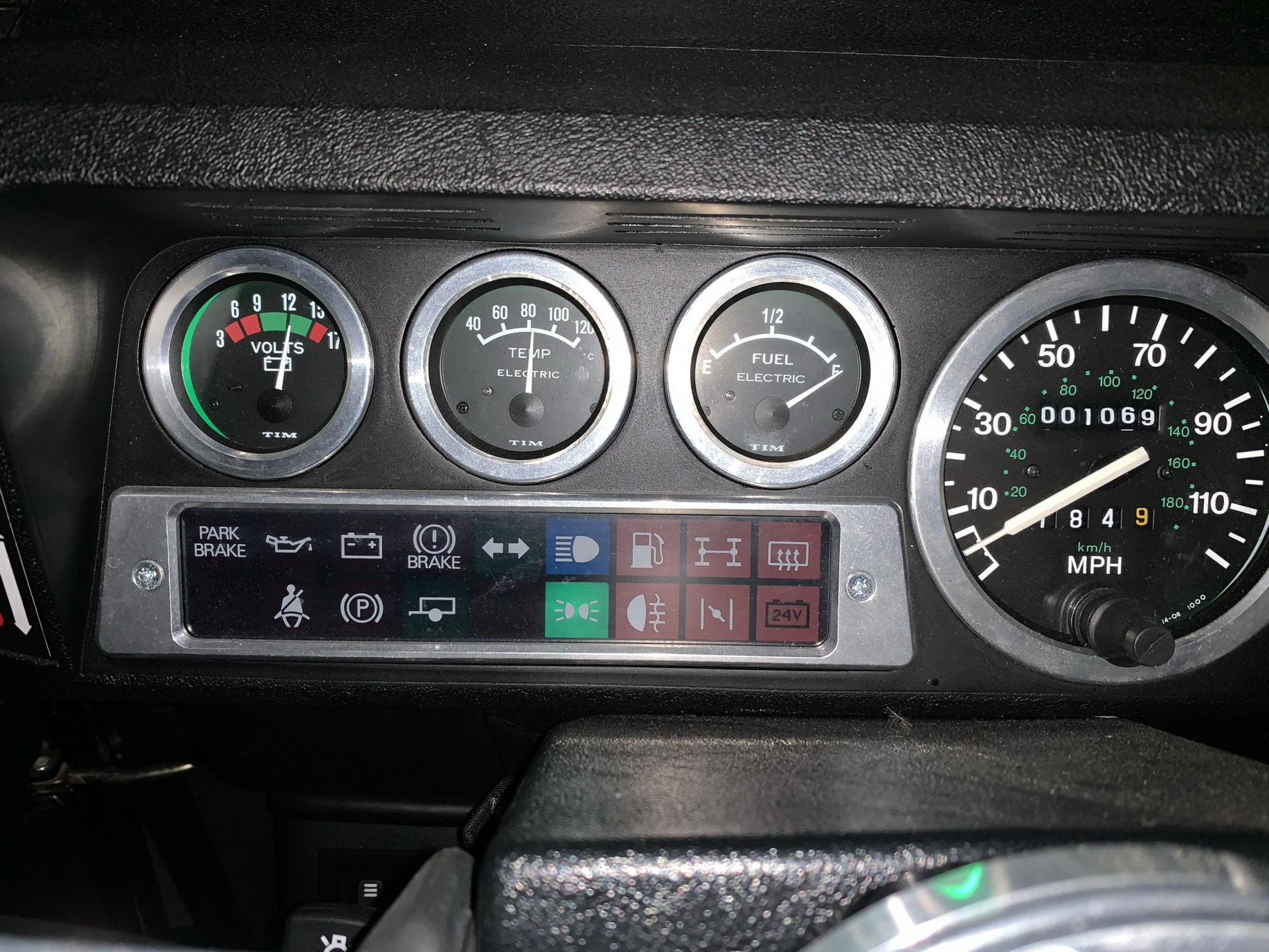 This 1988 Modded Land Rover Defender Is Ruggedness At Its Best