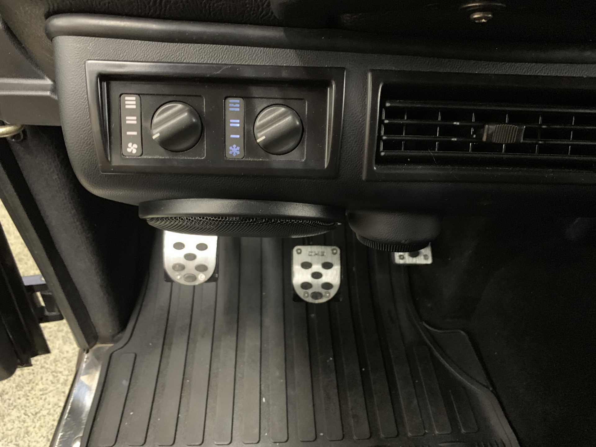 This 1988 Modded Land Rover Defender Is Ruggedness At Its Best