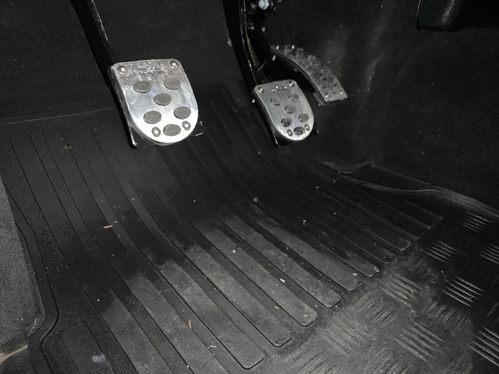 This 1988 Modded Land Rover Defender Is Ruggedness At Its Best